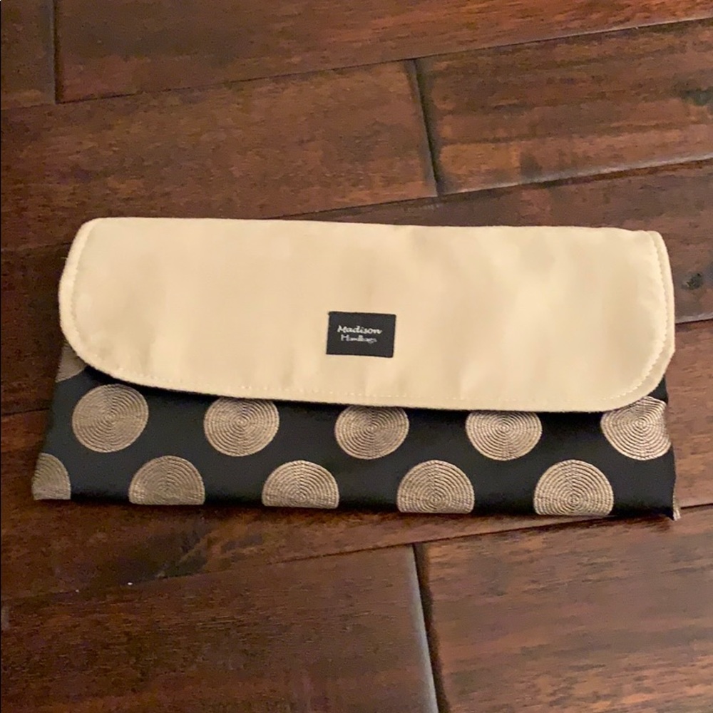 Madison Handbags Clutch in Black and Tan